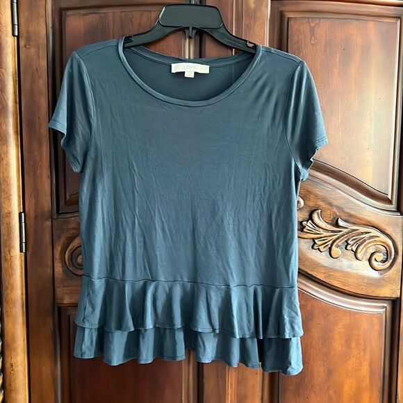 Loft cap sleeve ruffle bottom knit tee- size M - Picture 1 of 5